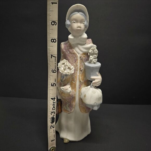 Vintage Ingles Valencia Spain Lady Veterinarian Porcelain Figurine with Cat - Picture 8 of 8